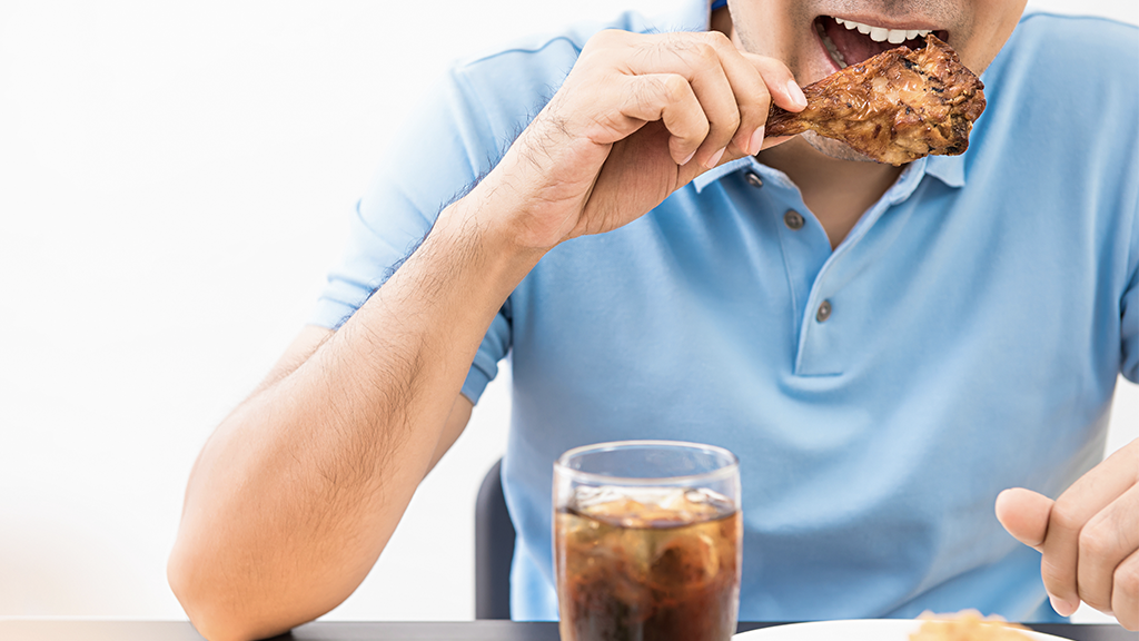 Studie erklärt Darum können manche Menschen viel essen ohne zuzunehmen