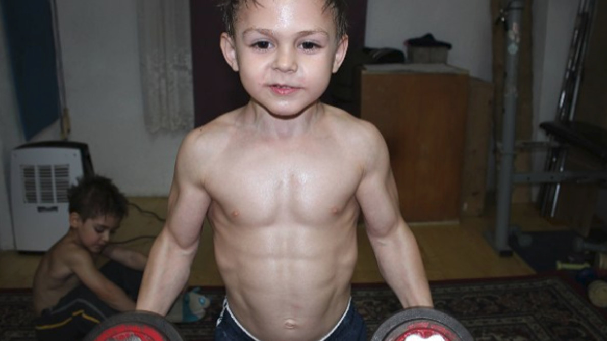 Giuliano Stroe Das St Rkste Kind Der Welt Wird Mit Bodybuilder