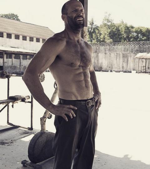 Diese Bilder Beweisen Was Fur Ein Badass Jason Statham Wirklich Ist