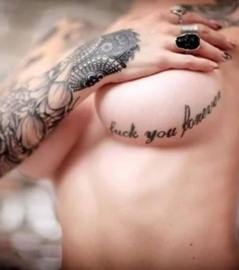 Brust tattoos für frauen Brustwarzen Tattoos