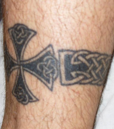 Mann kreuz tattoo arm Tattoo Schrift