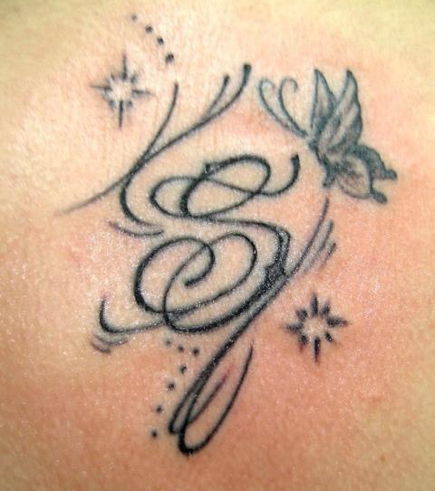 Buchstaben unterarm tattoo Unterarm Tattoo: