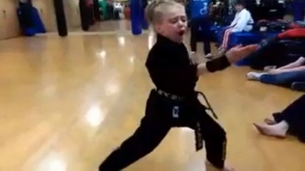 Dieses 8 Jahriges Madchen Ist Ein Karate Wunderkind