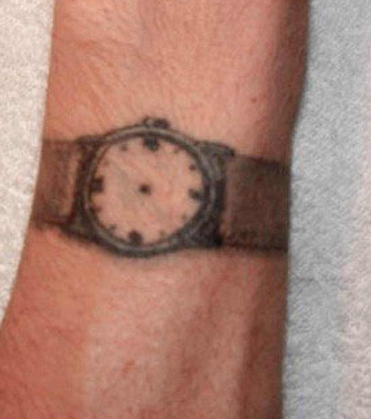 Uhr tattoo unterarm frau Tattoo Unterarm