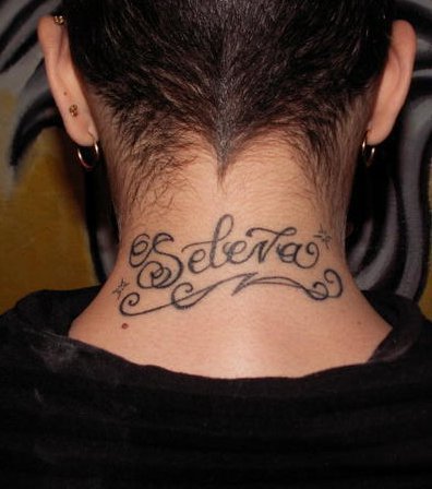Hals mann schrift tattoo Tattoo Mit