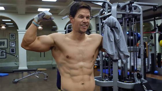 So Hart Trainiert Mark Wahlberg 46 Fur Seinen Perfekten Korper