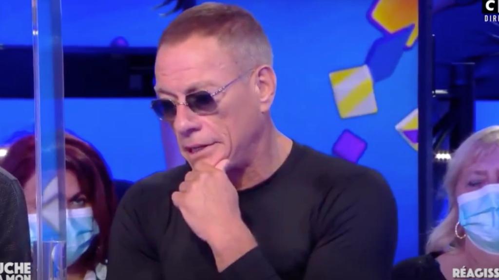 Jean Claude Van Damme Kampft Sogar Im Anzug Unglaublich Gut