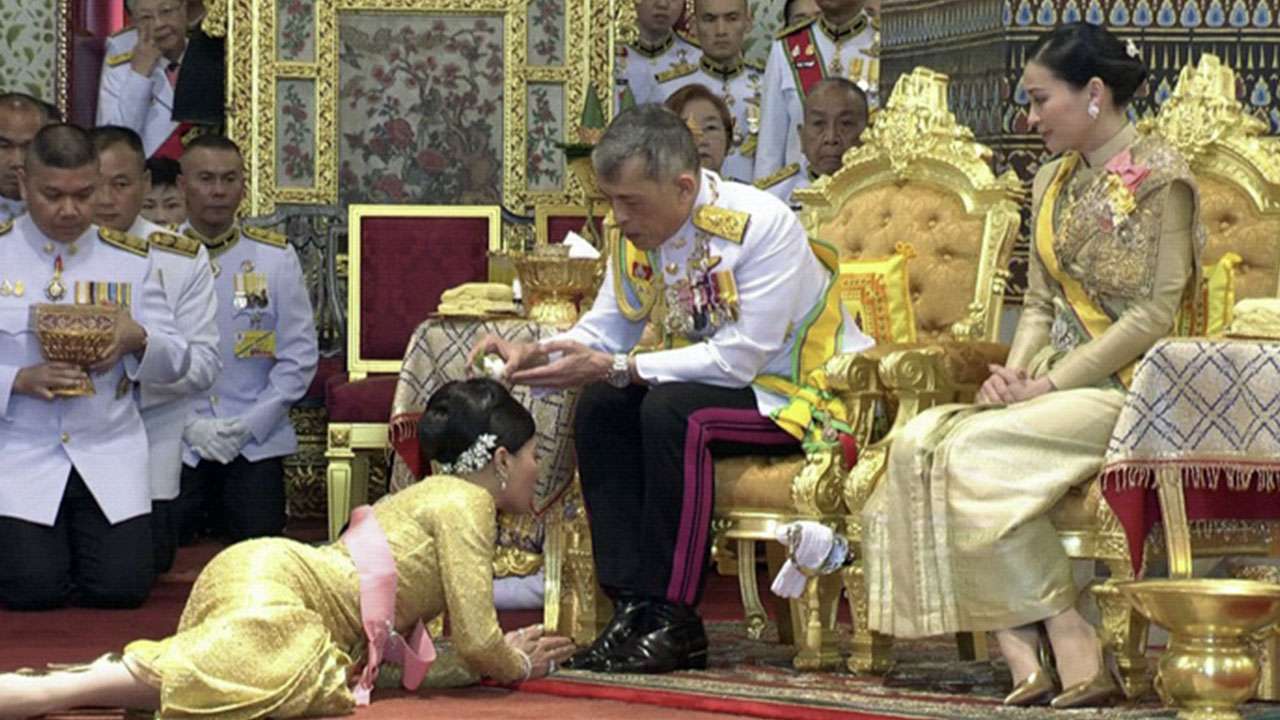 Thai-König Rama X Eifersuchts-Drama führt zu Nacktbilder-Skandal Foto